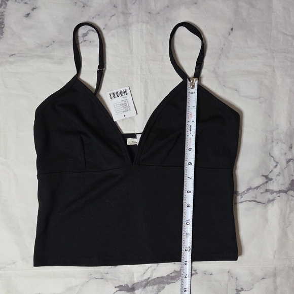 Silence + Noise Black V-Neck Crop Cami - Picture 4 of 7